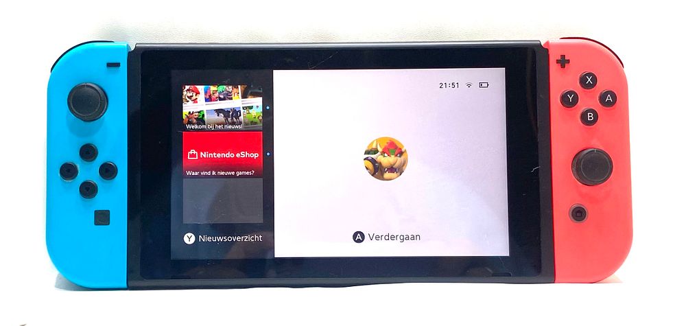 קונסולה NINTENDO SWITCH 2019
עם בקרי JOY-CON ניאון תכלת ואדום , קבל טעינה ומשחק ZELDA BREATH 