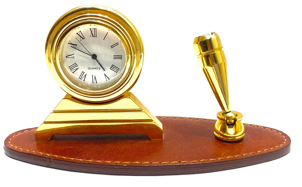 מעמד לעט משולב שעון קוורץ על מעמד עור ייעודי, שעון במצב עבודה, 13.5X5.5X7 ס"מ