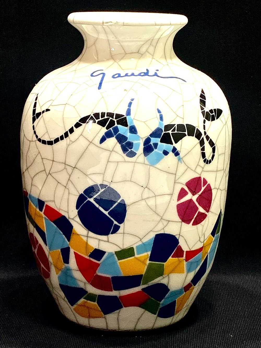 אגרטל חרס זיגוג דמוי פסיפס הטרנקאדיס עם קראקלור בסגנון אנטוני גאודי, עבודת אומן SERAN VENTURV 