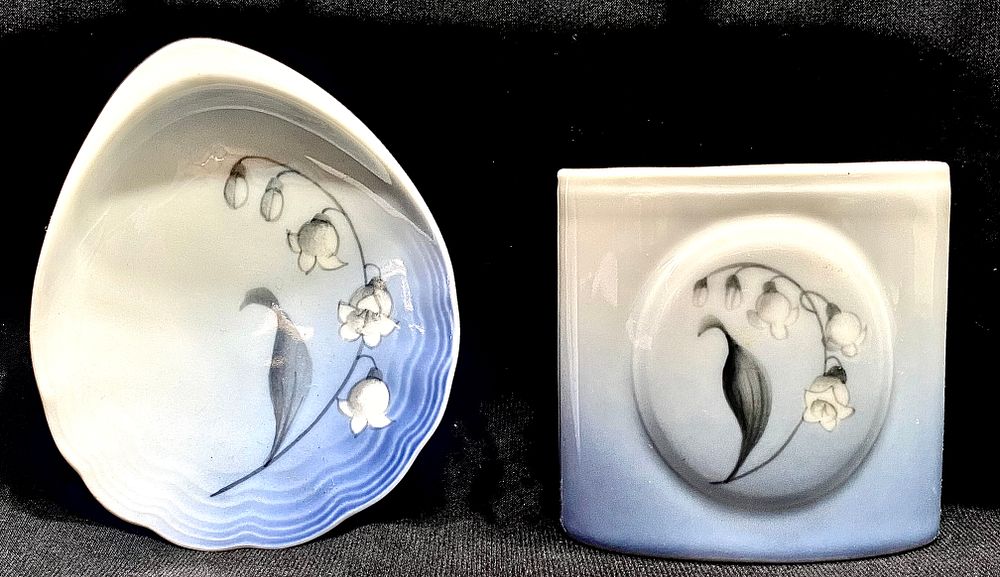 סט למעשנים פורצלן וינטאג':
כלי לסיגריות - 3.5X6.5X6.5 ס"מ
מאפרה - 9X7 ס"מ
תוצרת BING & GROHDAHL 