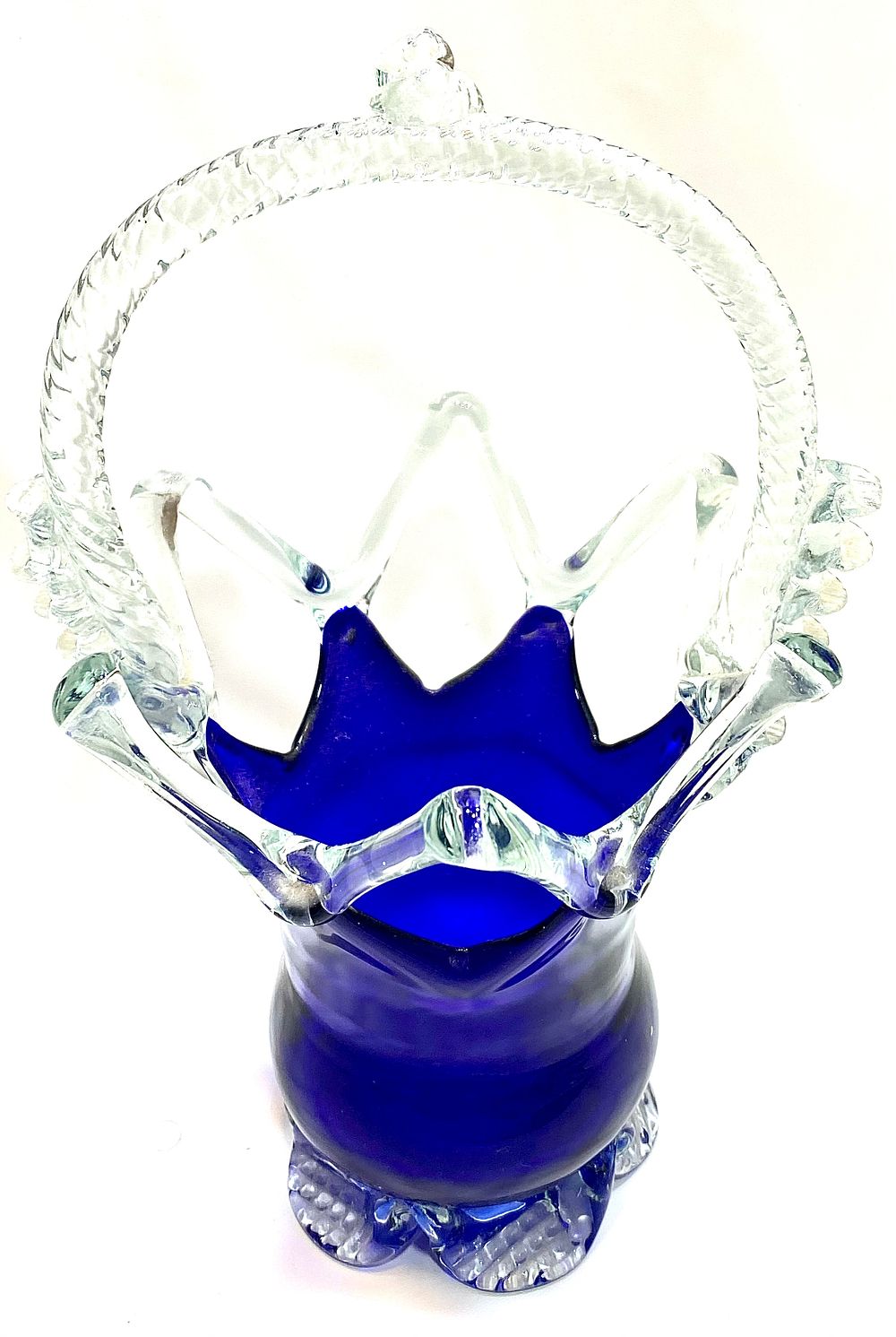 אגרטל זכוכית וינטאג' מצ'כוסלובקיה, בצורת לסלה , שילוב זכוכית קובלט וזכוכית שקופה, גובה 25 ס"מ