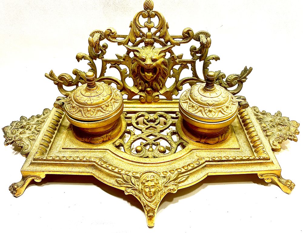 לאספני פריטים עתיקים מברונזה
קסת דיו עתיקה דו ראשית, ברונזה מוזהבת, עבודת בלט יפה ועבודת חוסר 