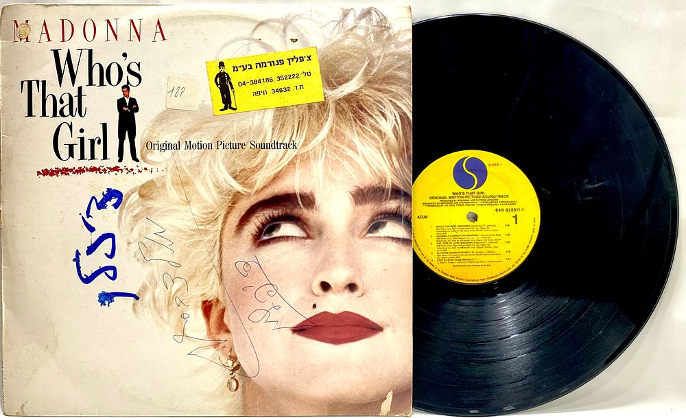 תקליט MADONA "WHO'S THAT GIRL", 
1987 על העטיפה מדבקה וכתב יד של תקליטן מועדון דיסקו צ'אפלין 