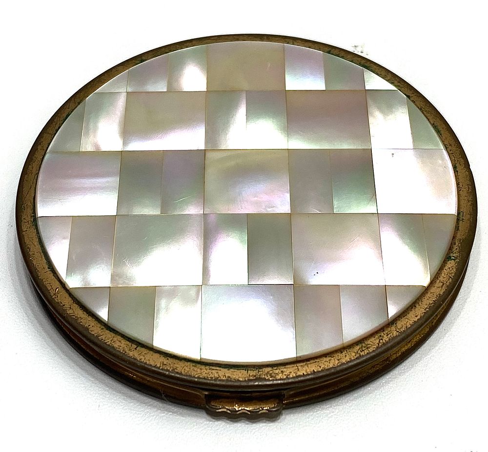 פודריית וינטאג', נחושת וברונזה, משולבת אם הפנינה, תוצרת USA שנות ה- 60-70, קוטר 8 ס"מ