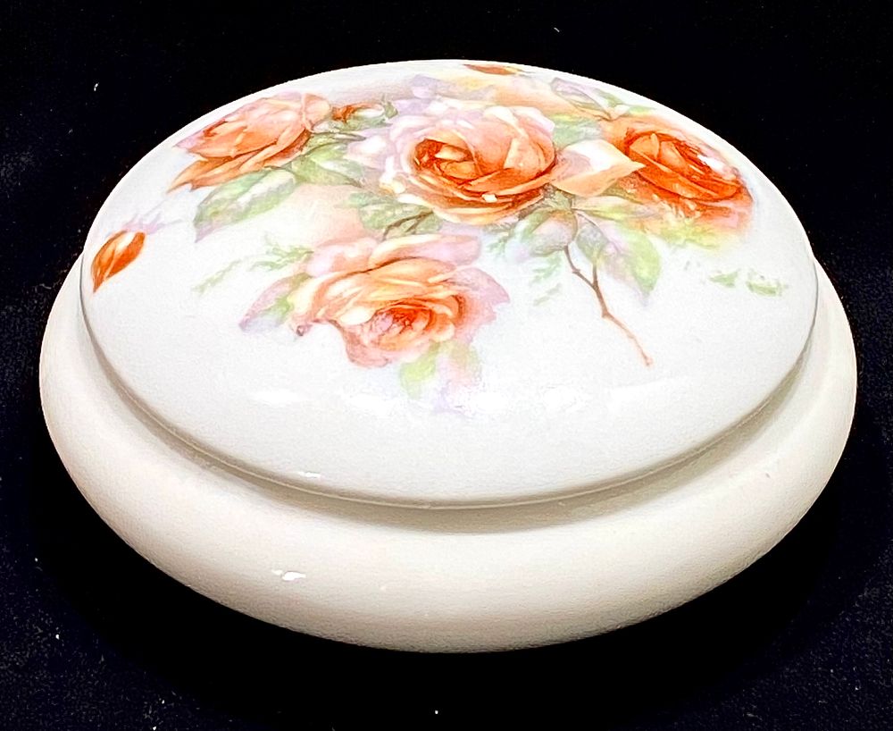 קופסת תכשיטים וינטאג' צרפתי תוצרת LIMOGES, שארית חותמת, קוטר מרבי - 12 ס"מ, עומק - 4 ס"מ