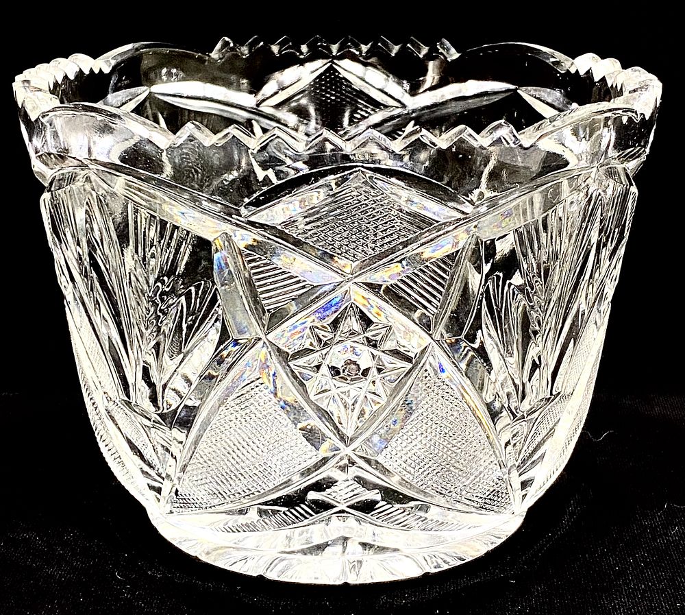 קערת קריסטל בוהמי, וינטאג' יפה מצ'כוסלובקיה, ליטוש עבודת יד, גובה 11 ס"מ, קוטר - 15 ס"מ