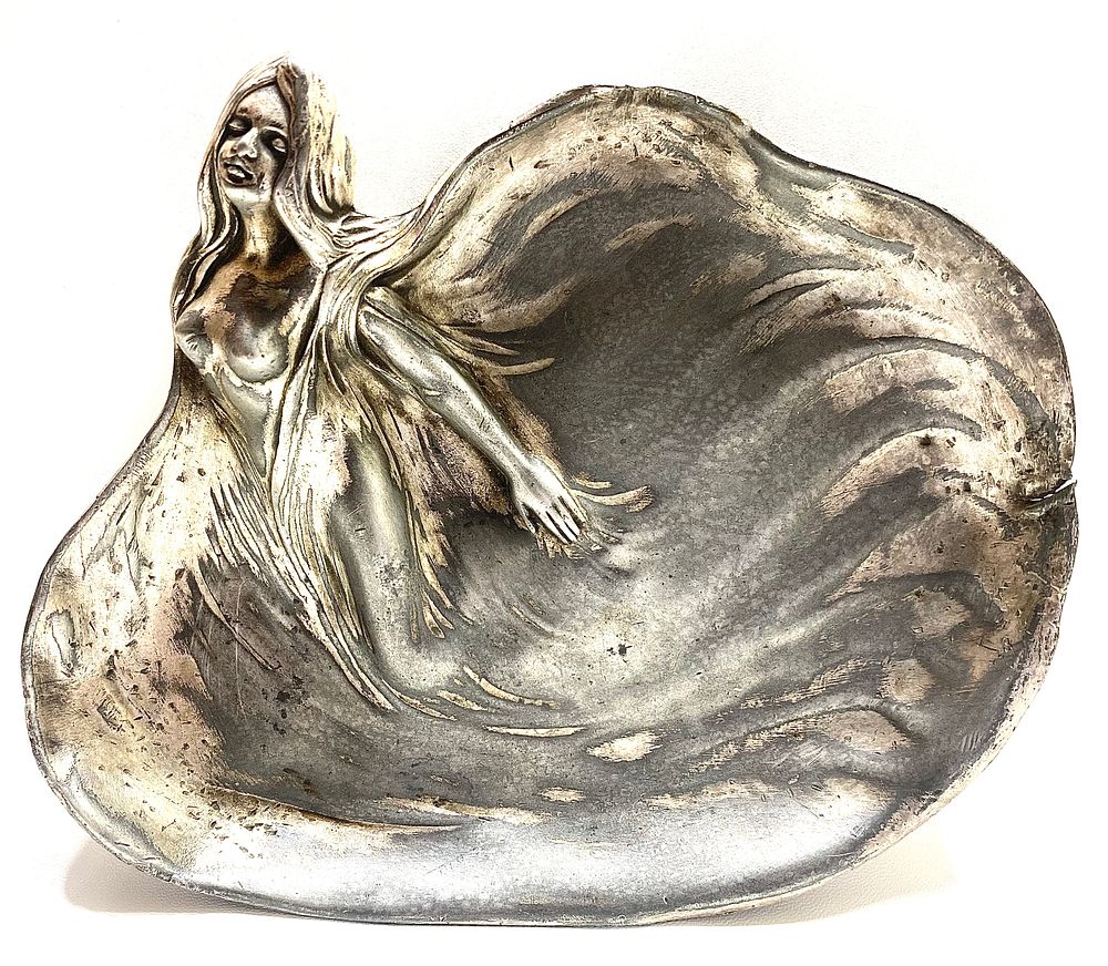 M.H.WILKENS&SOHNE
מגש לכרטיסי ביקור אר נובו , 1900 בקירוב, ברונזה עם ציפוי כסף עמוק, פריט עבודת 