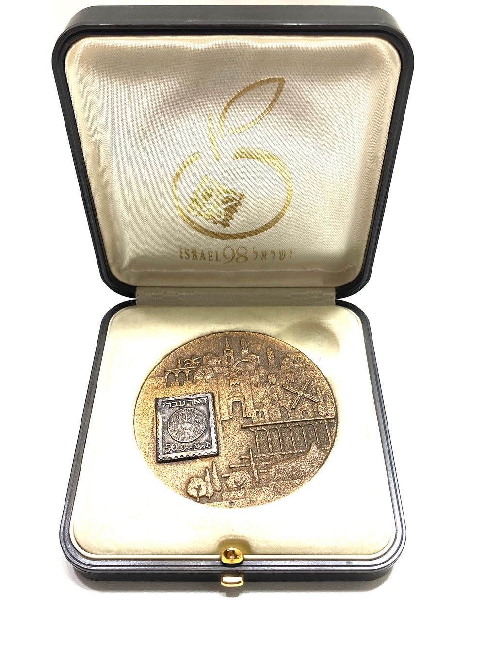 מדלית ברונזה "דואר ישראל" בעיצוב ז'אן דוד ואלכס ברלין, 1998, באריזה מקורית מהודרת דמוי עור 