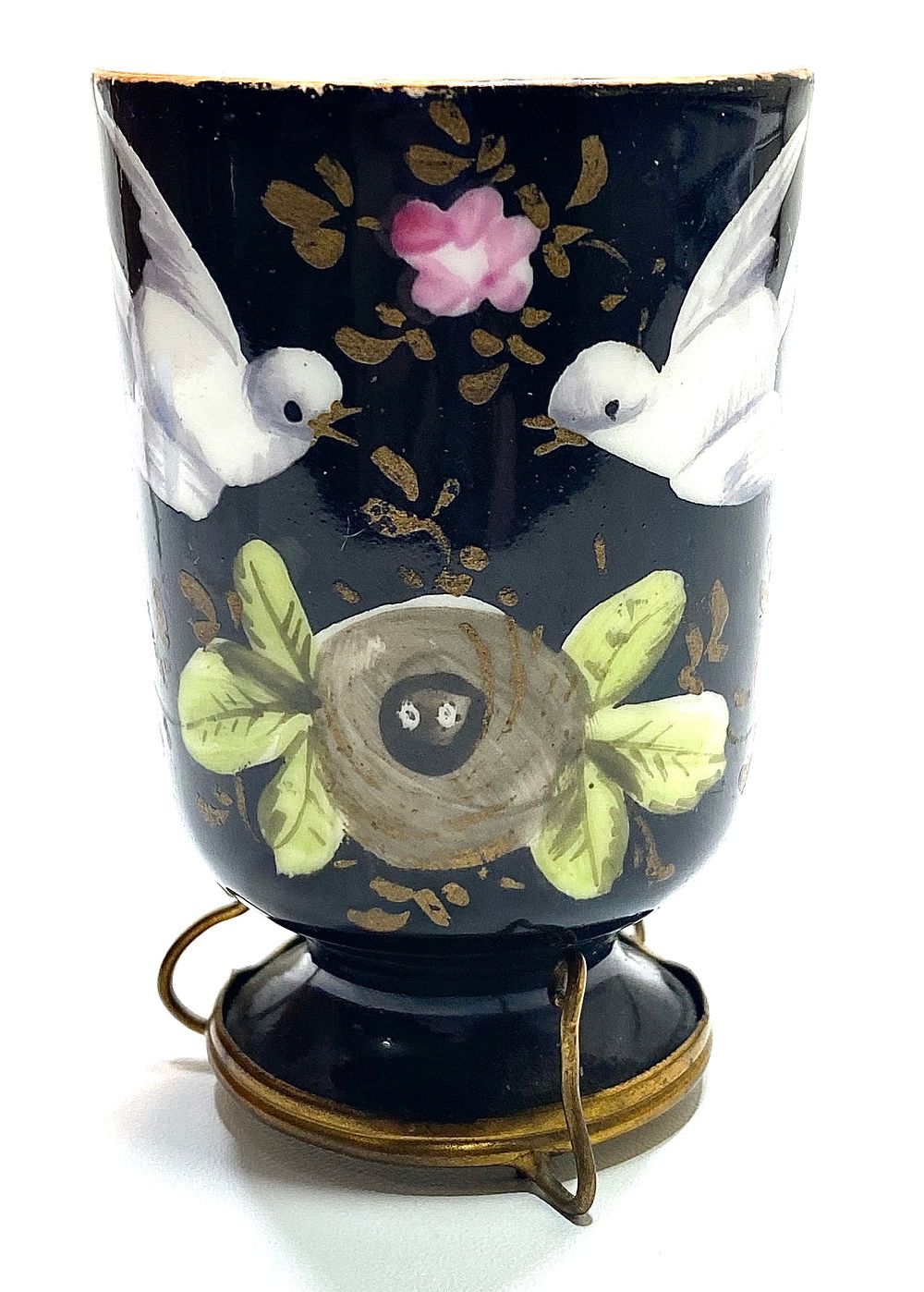 אגרטל קטן עתיק, פורצלן, זיגוג אמייל שחורה וציור עבודת יד אומן, גובה 7 ס"מ