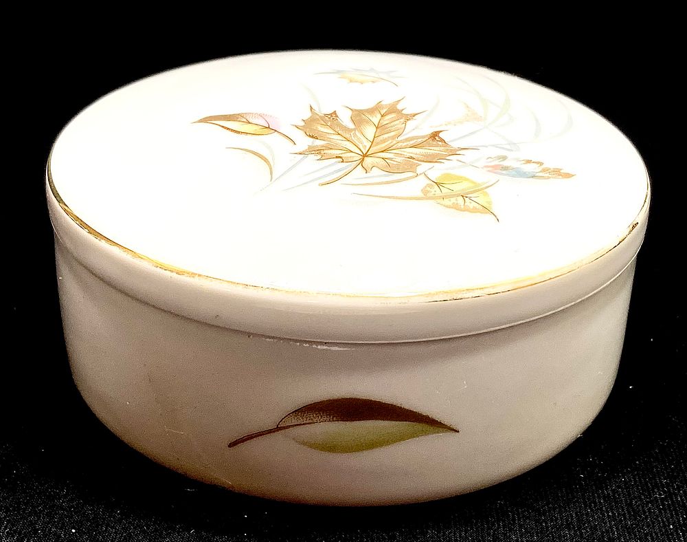 קופסת תכשיטים פורצלן וינטאג', תוצרת ROSENTHAL FINE BONE GERMANY PORZELLAN, חתומה, קוטר 10 ס"מ 