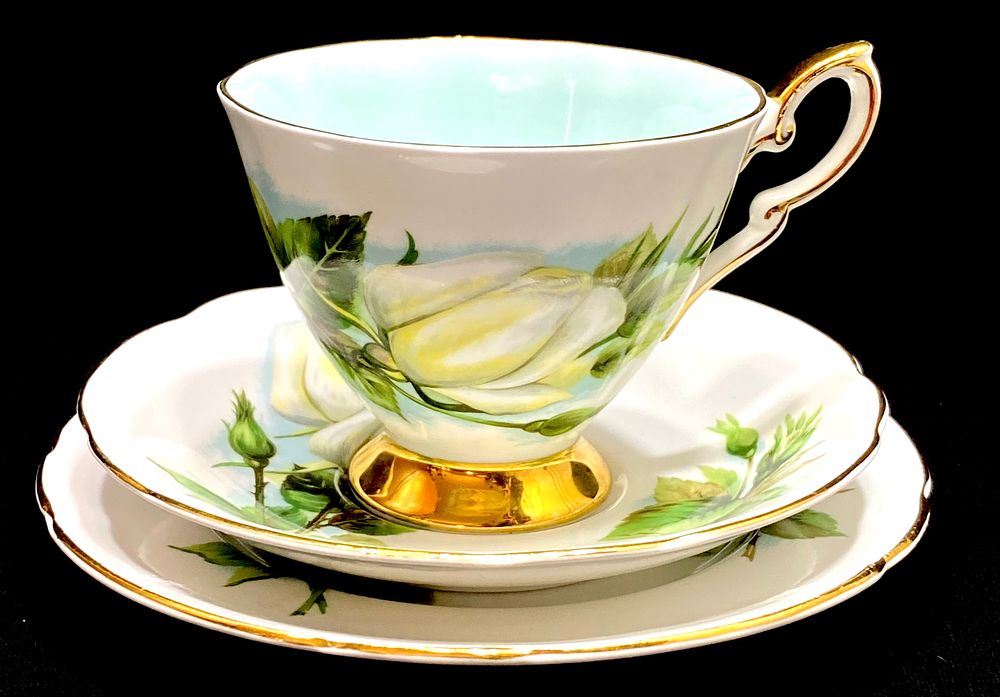 טריו פורצלן וינטאג' תוצרת PARAGON FINE BONE ENGLAND PORCELAIN, חתום, אלגנטי, יפה