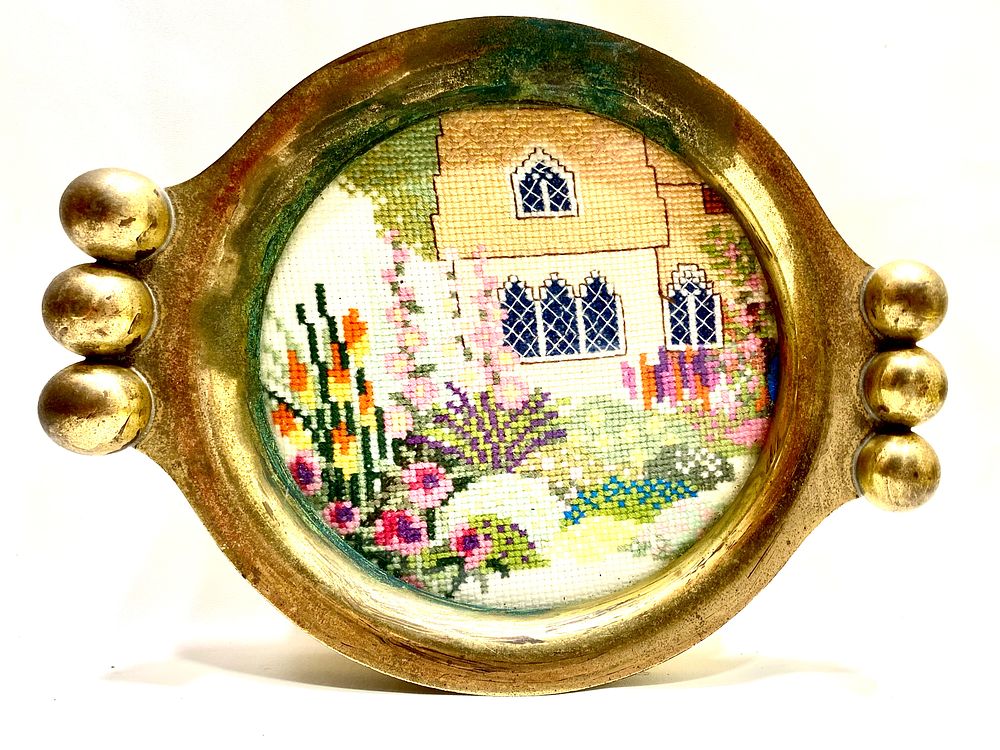 גובלן עבודת יד בתוך מגש נחושת וזכוכית וינטאג' אירופאי מקסים, 21X16.5X3 ס"מ