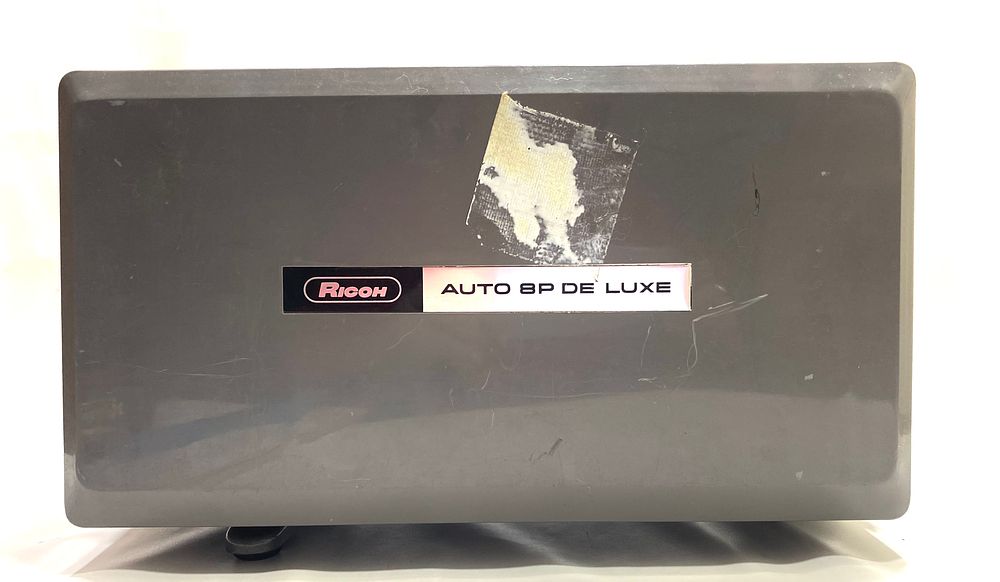 מקרן סרטים וינטאג' 
RICON AUTO 8P DE LUXE
במארז/ארגז מקורי עם מס קנייה, שמור מאוד חיצוני, לא 