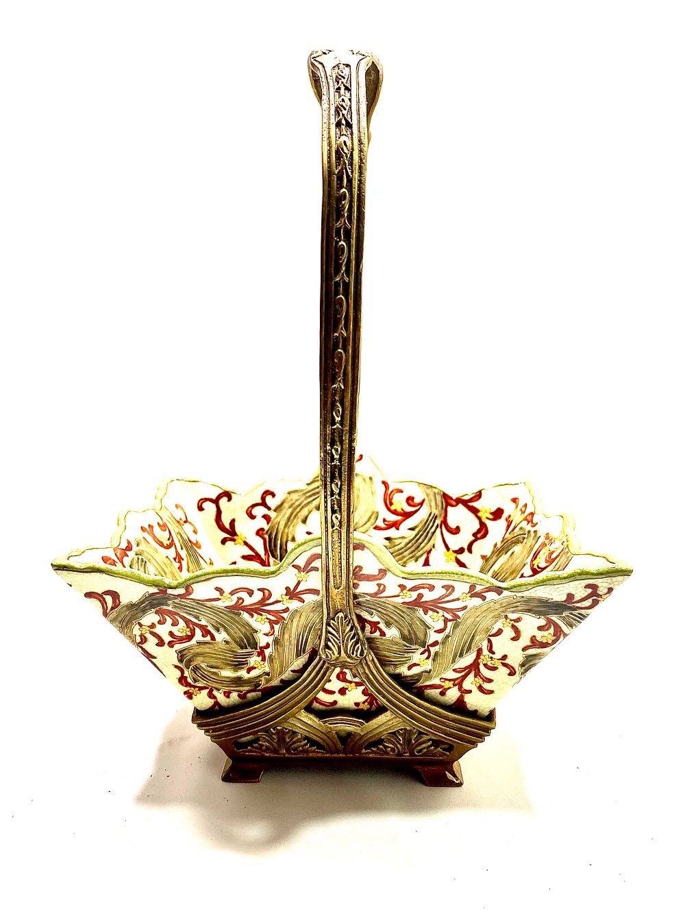 סלסלת פירות/כלי הגשה משלב בסיס וידית ברונזה/פליז וכלי פאיינס מעוטר ציורים עבודת יד אומן, תוצרת 