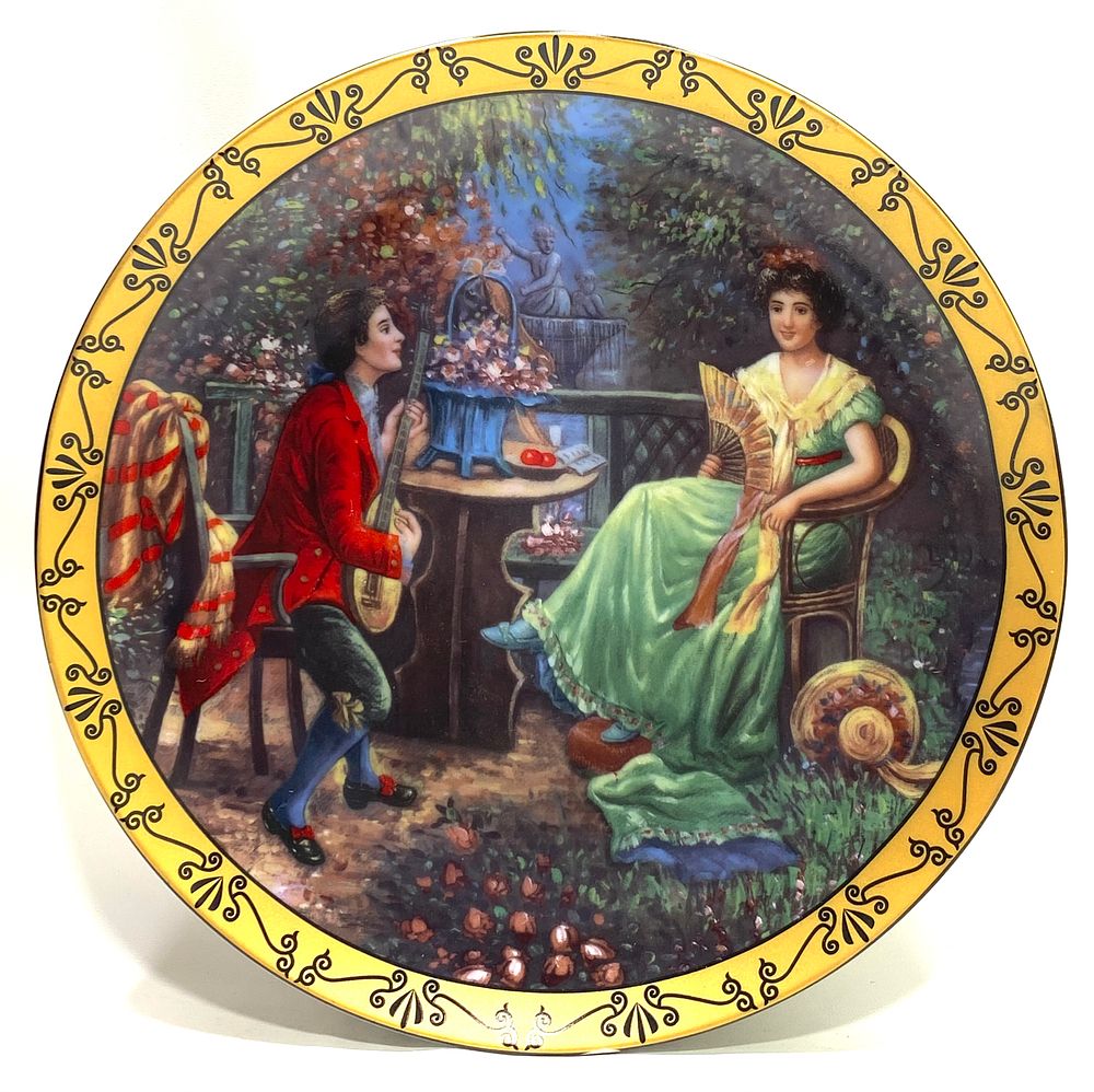 צלחת אספנות פורצלן וינטאג' עם הדפס בסגנון ויקטוריאני, קוטר 20.5 ס"מ