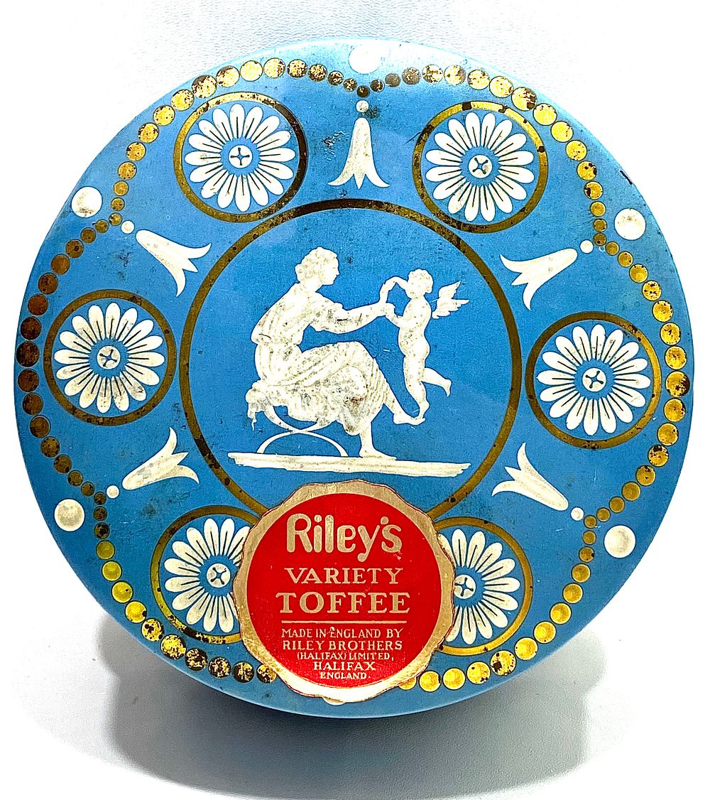 קופסת פח וינטאג' אנגלי, שמורה, חתומה, קוטר 12 ס"מ, עומק 4.5 ס"מ