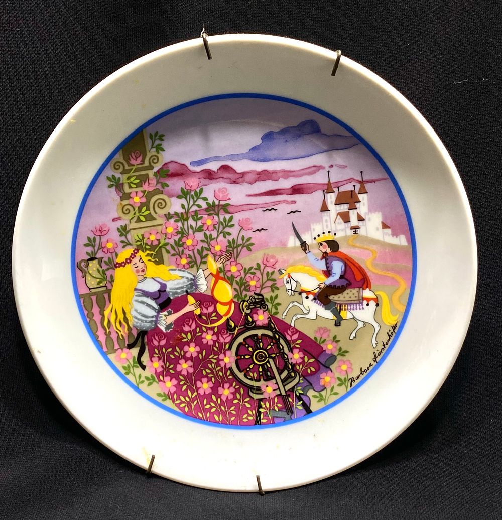 צלחת אספנות תוצרת נעמן פורצלן עם הדפס על פי BARBARA DUROFENHOFER, חתומה, קוטר 16 ס"מ