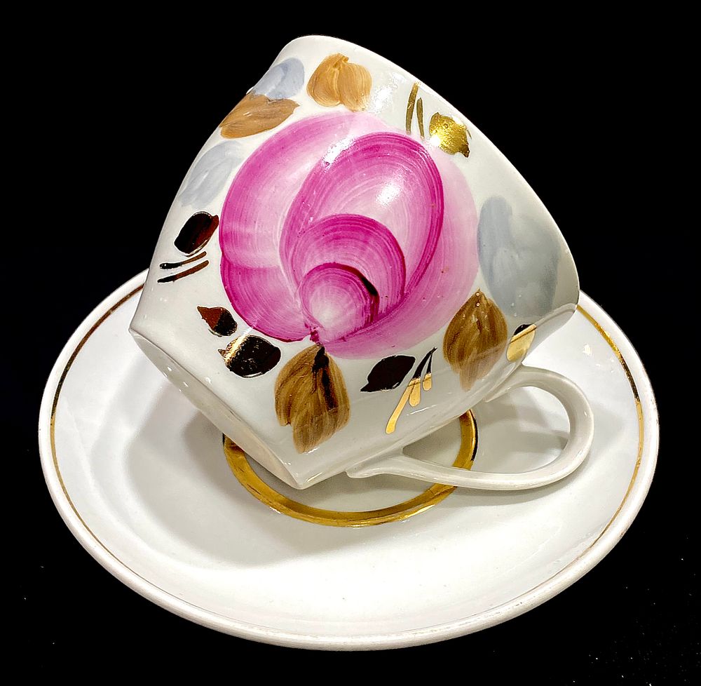 ספל ותחתית פורצלן POLONSKOE
ציור עבודת יד אומן, וינטאג' אלגנטי מרוסיה הקומוניסטית, גובה ספל - 7 