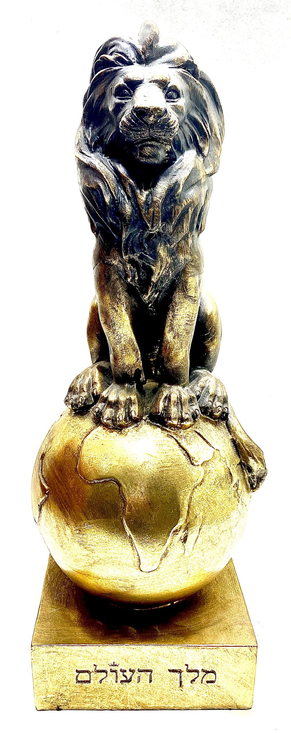 פסל "מלך העולם" מאת GRACIA GALLERY
מתכת בגימור זהב/שפלטר, אלגנטי, מרשים ויפה, 44X15X15 ס"מ
שמור מאוד