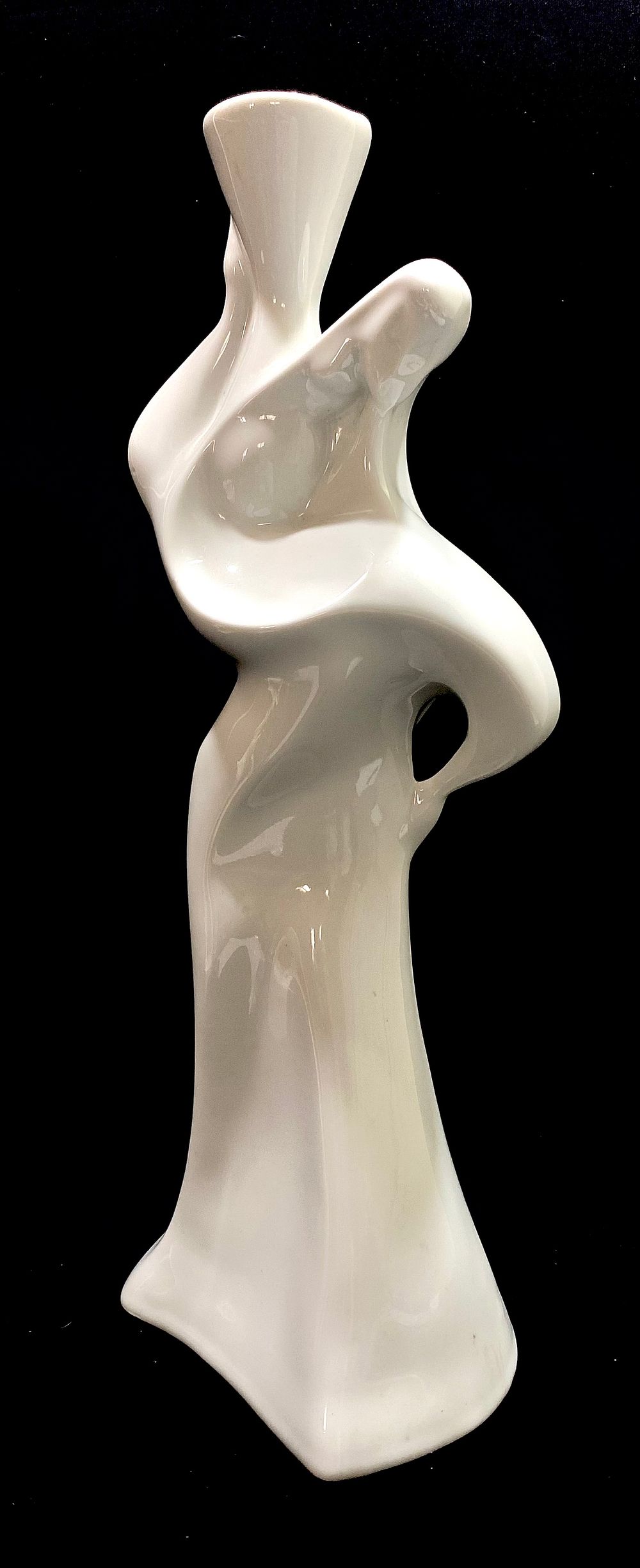 לאספני פסלי תוצרת נעמן פורצלן תוצרת ישראל:
פסל "רבקה" מסדרה הלבנה, חתום, גובה 37 ס"מ