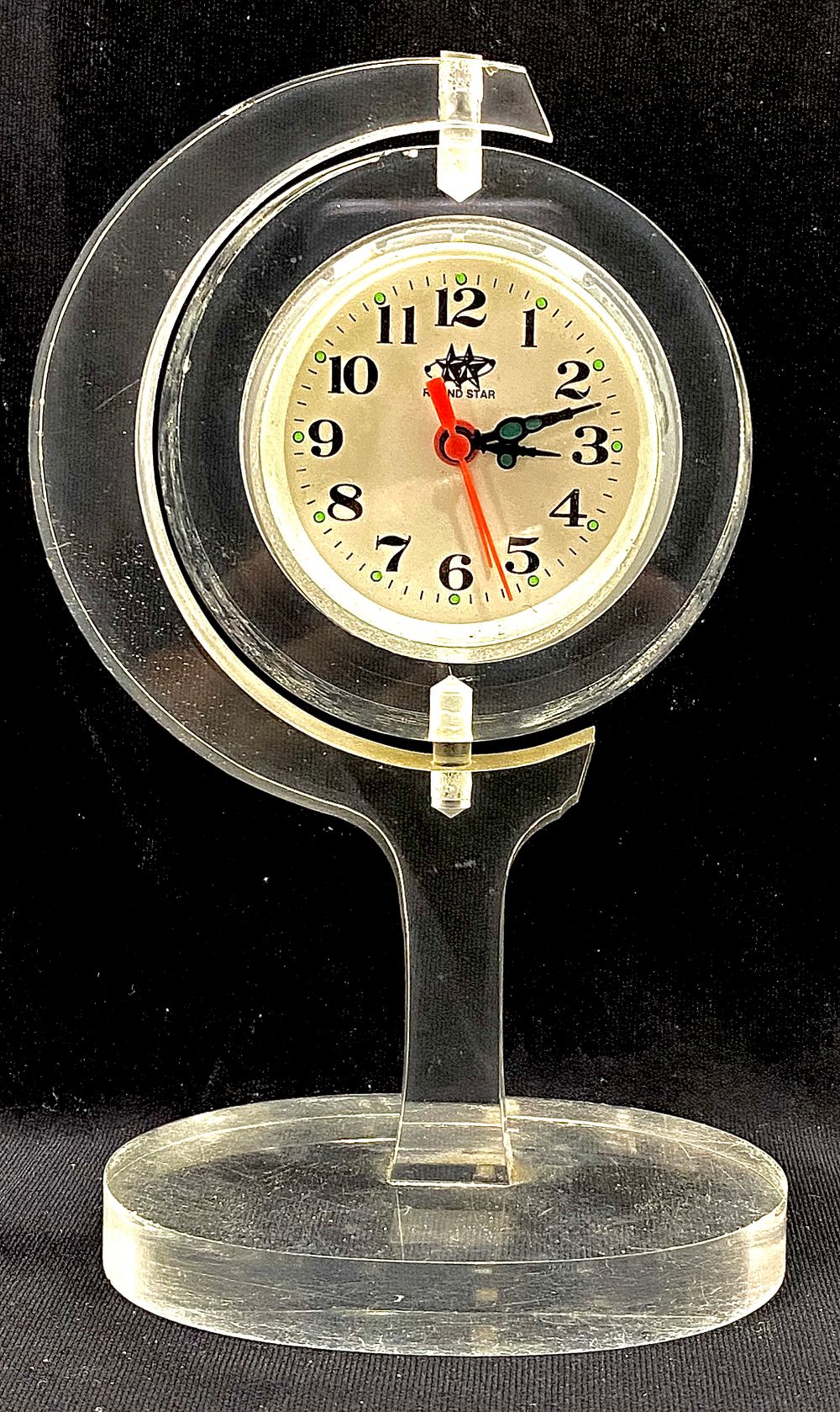 ROUND STAR שעון מעורר מכני וינטאג', גוף פרספקס, שנות ה60-70, מצב עבודה לא נבדק, גובה 18 ס"מ
