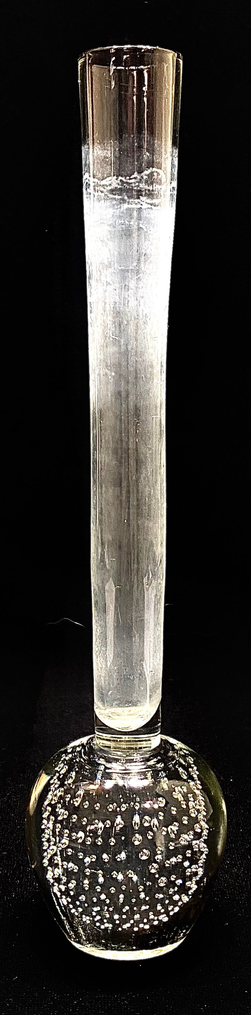 כד זכוכית וינטאג' לפרח אחד, תוצרת פורטוגל, גובה 20 ס"מ