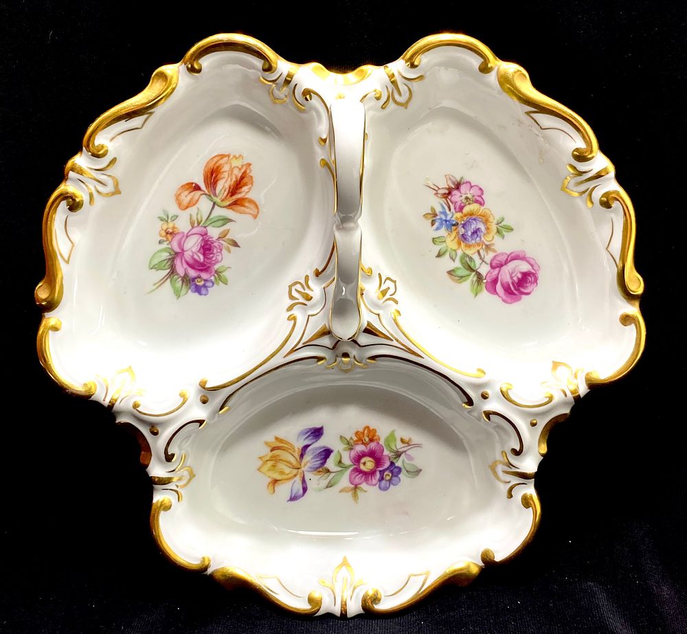 לאספני פרטי פורצלן עתיקים ונדירים
קברט פורצלן עתיק תוצרת JLMENAU FINE BONE GERMANY PORZELLAN 