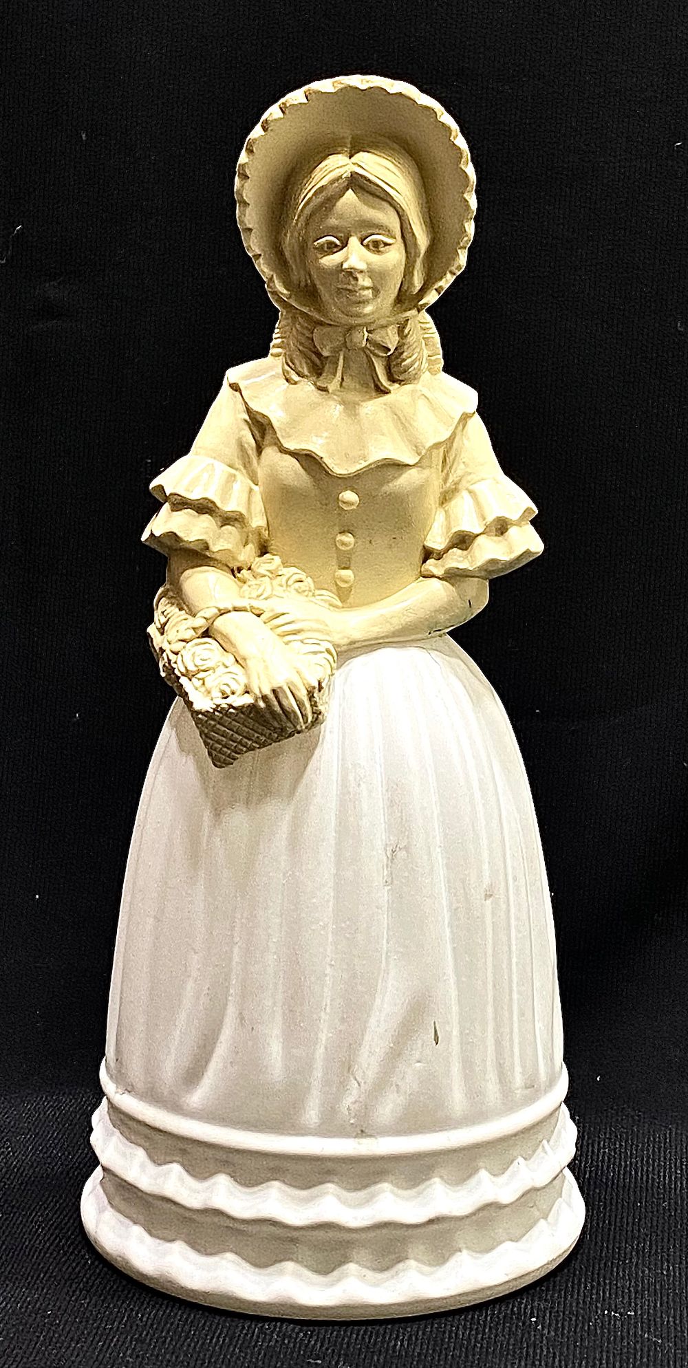 בקבוק לבושם "אישה ויקטוריאנית", וינטאג' תוצרת AVON, חתום, שמור מאוד, גובה 15 ס"מ