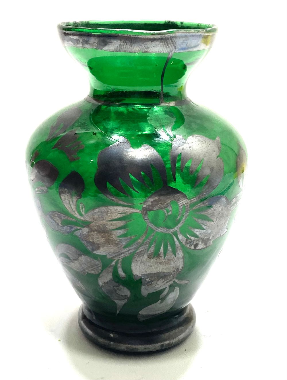 אגרטל זכוכית ארט דקו/ בסגנון ארט דקו
זכוכית אמרלד, ציור עבודת יד בכסף, גרמניה?, גובה 10.5 ס"מ