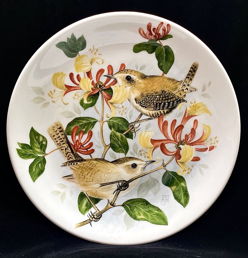 צלחת אספנות פורצלן תוצרת J&Y crossman fine scotland porcelaine מדבקת מקור , חתום גם ע"י האומן 