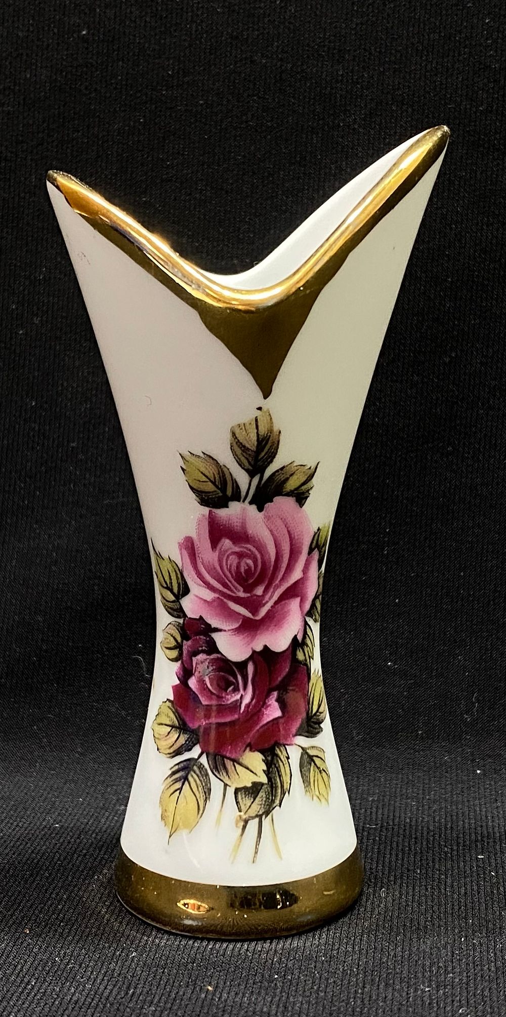 אגרטל מיניאטורי פורצלן וינטאג', דקאלים ונגיעות זהב , גובה 9 ס"מ