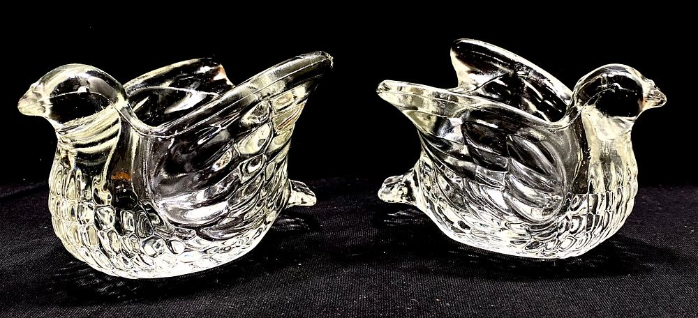 צמד פמוטים וינטאג' , "זוג יונות " זכוכית קריסטל , תוצרת Avon חתום , 11X8X7 ס"מ