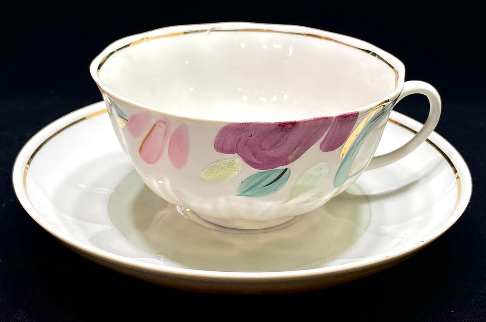 ספל ותחתית פורצלן וינטאג' מרוסיה הקומוניסטית תוצרת DULEVO FINE BONE PORCELAINE
חתום וממוספר 