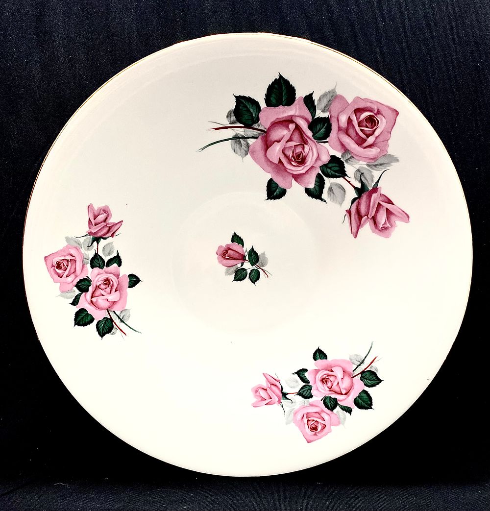 HERTEL JACOB FINE GERMANY PORZELLAN
צלחת הגשה גדולת ממדים, שליש הראשון מאה ה-20, ציור עבודת יד 