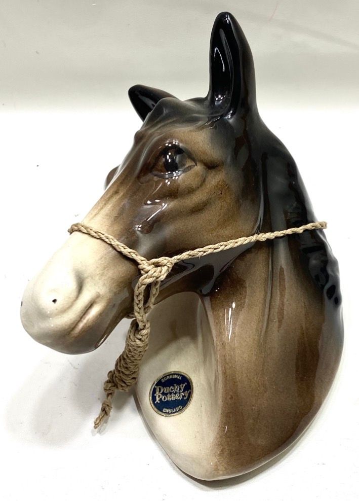 פסל פורצלן ניתן לתליה, חרס, וינטאג' אנגלי אלגנטי, שנות ה-60-80, תוצרת DUCHY POTTERY CORNWALL 