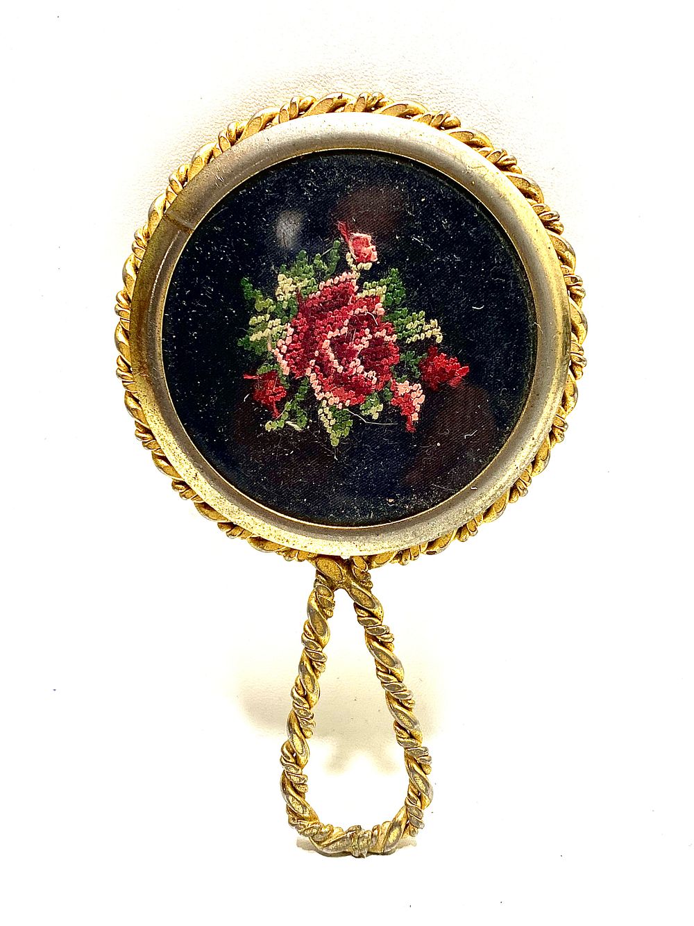 מראת כיס/מראת תיק, וינטאג', מסגרת מתכת מוזהבת , במרכז עבודת פטיט גובלן מושלמת, קוטר 6.5 ס"מ 