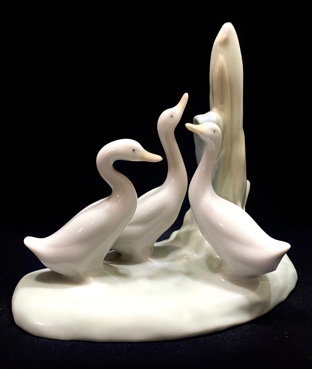 NAO FINE SPAIN PORCELAIN
פסל פורצלן תוצרת נאו חברת בת של LLADRO
חתום וממוספר, וינטאג' אלגנטי 