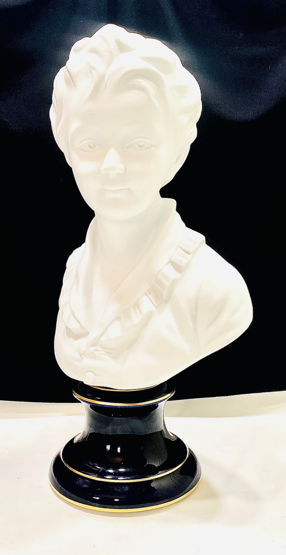 LIMOGES FINE FRANCE PORCELAINE
ביוסט מדף גדול ממדים, פורצלן וינטאג' צרפתי לימוז', שילוב פורצלן 