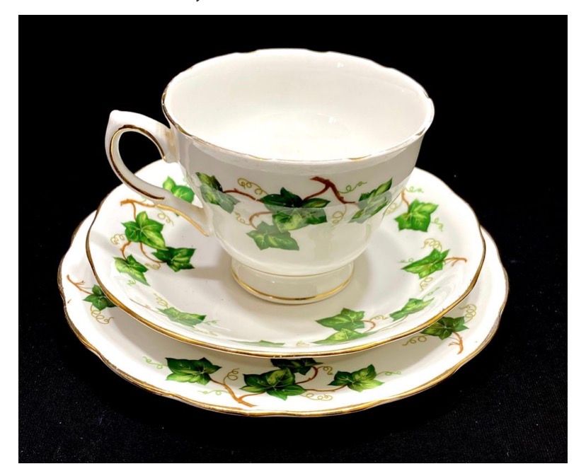 טריו - ספל תה תחתית וצלחת קינוח BONE CHINA תוצרת אנגליה COLCLOUGH וינטאג', חתום