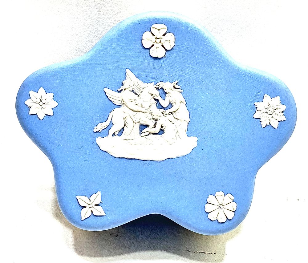 קופסת תכשיטים וינטאג', תוצרת WEDGWOOD, אנגליה, חתום, 9X7X3.5 ס"מ