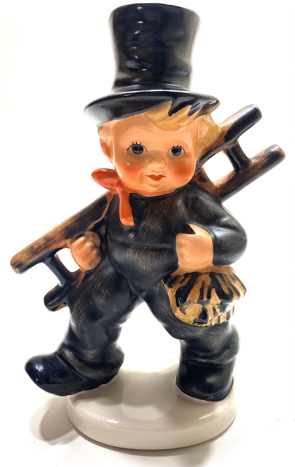 HUMMEL GOEBEL FINE FIGURINE GERMANY PORZELLAN
פסל פורצלן וינטאג' מגרמניה, חתום, ממוספר, שמור 