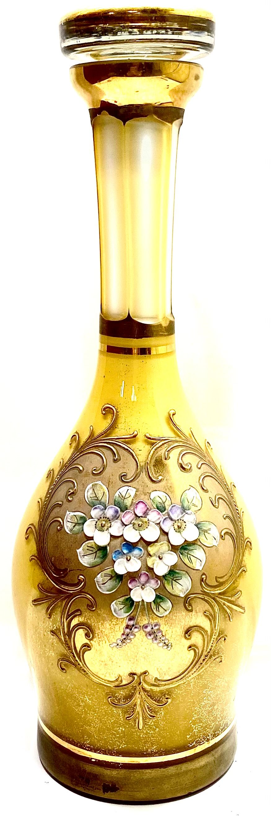 LEOPOLD PALDA FAMOSA WIEN GLASS
דקנטר זכוכית אופליסטית "מחופה" אמייל צהוב עם ציור עבודת יד 