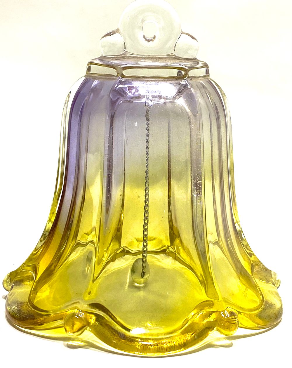 WEIHNACHTSSCHMUCK KRISTALGLASS GERMANY
פעמון קריסטלין דו גווני, שמור, צליל נקי, גובה 12 ס"מ 