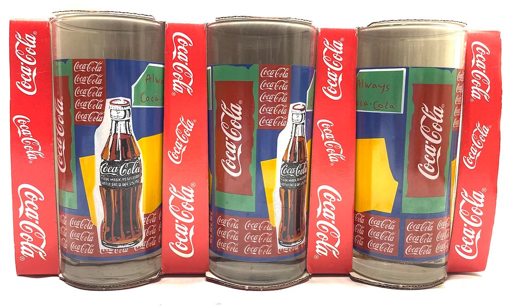לאספני נושא COCA COLA
מארז 3 כוסות זכוכית לשתייה קלה עם הדפס פרסומות לחברה COCA COLA (קוקה 