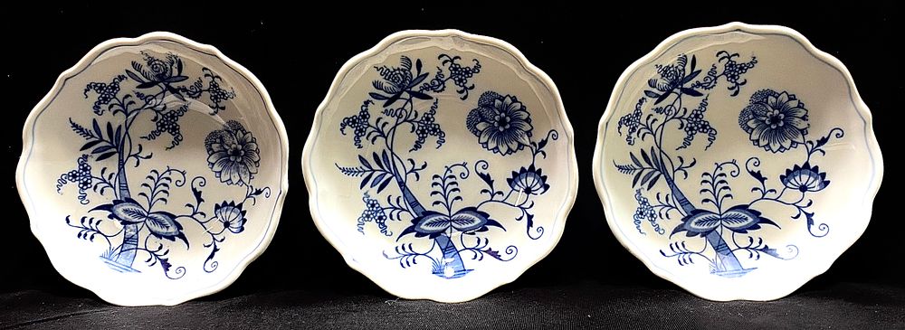 סט 3 קעריות פורצלן בעיצוב ZWIEBEL MUSTER 1890-1910, תוצרת CARL TEICHERT MEISSEN FINE GERMANY 