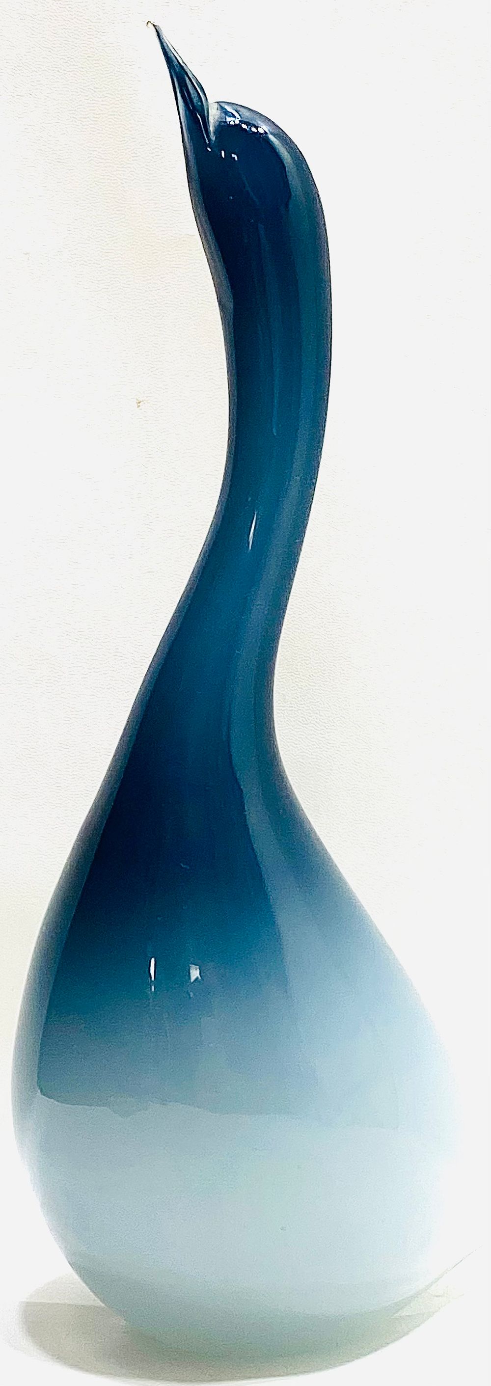 CYAN DESIGN SWIRLY GLASS
פסל זכוכית אומנותית עבודת יד נדירה של אומן, יפה, אלגנטי ומרשים, גובה 