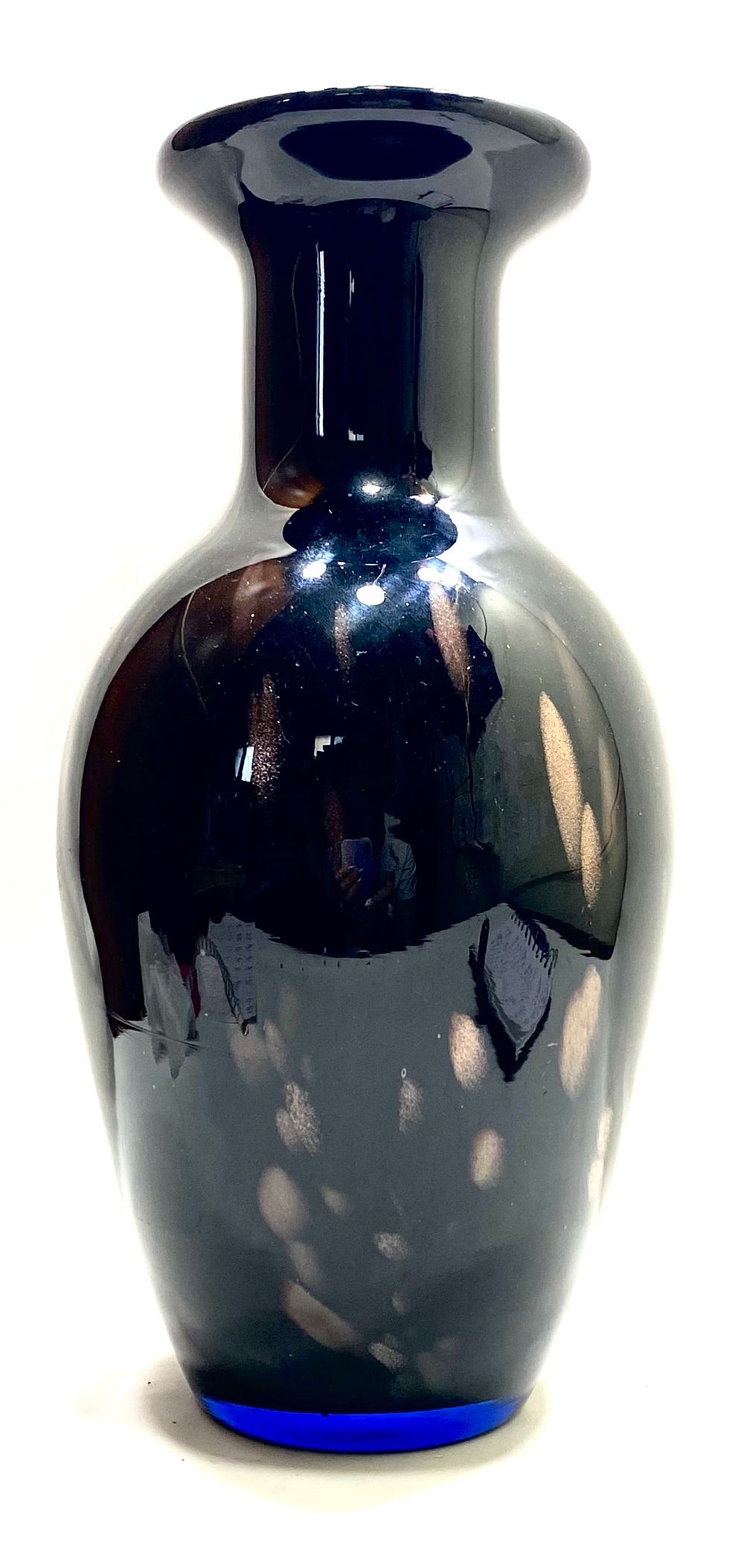 אגרטל זכוכית מורנו מהדורה מוגבלת MURANO BLACK & BRONZE GLASS, בשילוב בסיס זגוגית קובלט, גובה 