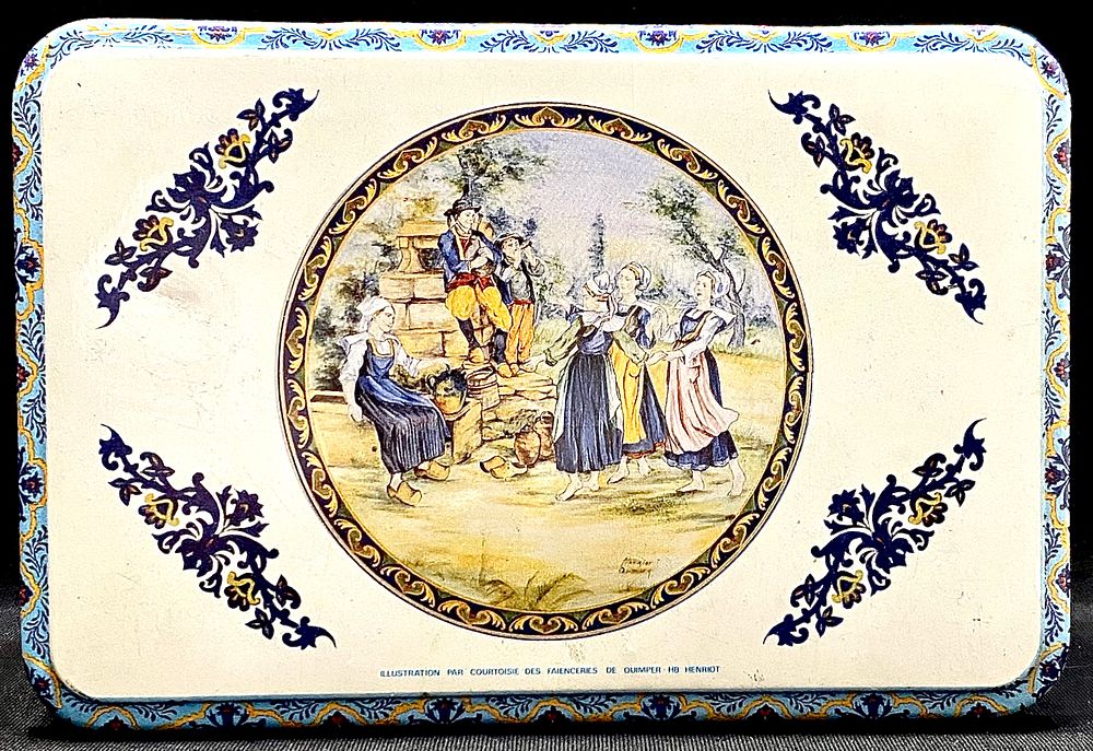 קופסת פח וינטאג' תוצרת צרפת, חתומה, שמורה ואלגנטיות, 20X13X7 ס"מ