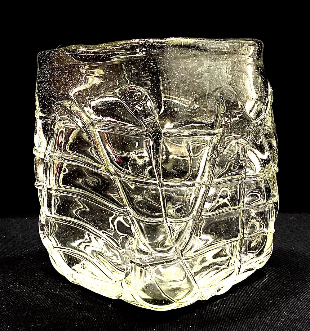 אגרטל זכוכית עבודת יד אומן, תוצרת MUNDGEBLASEN MOUTH BLOWN GLASS, שנות ה 50-70, מדבקת מקור 