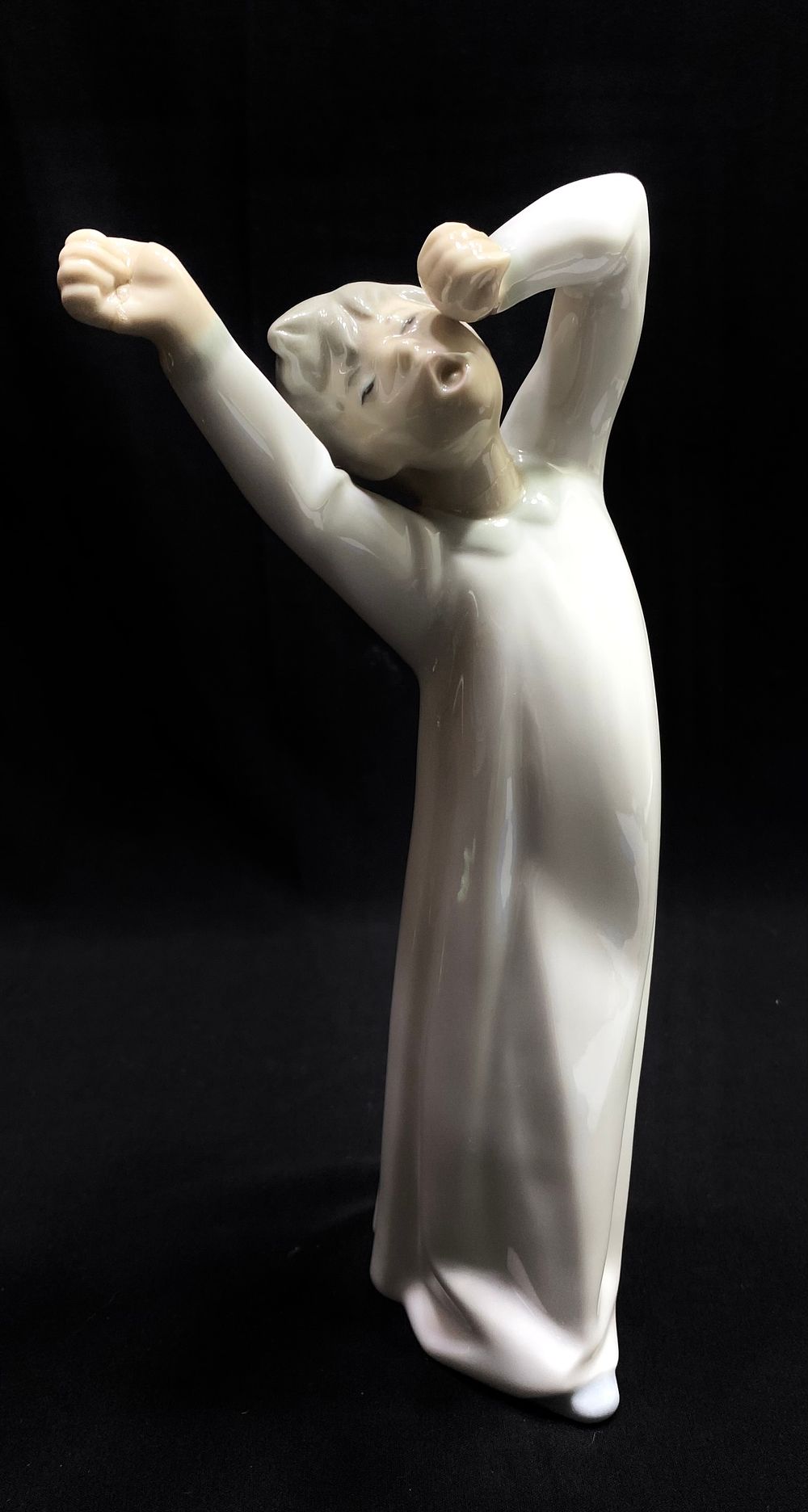 פסל פורצלן וינטאג' תוצרת NAO BY LLADRO, חתום, גובה 21 ס"מ, רסטורציה מקצועית על צוואר, מצולם